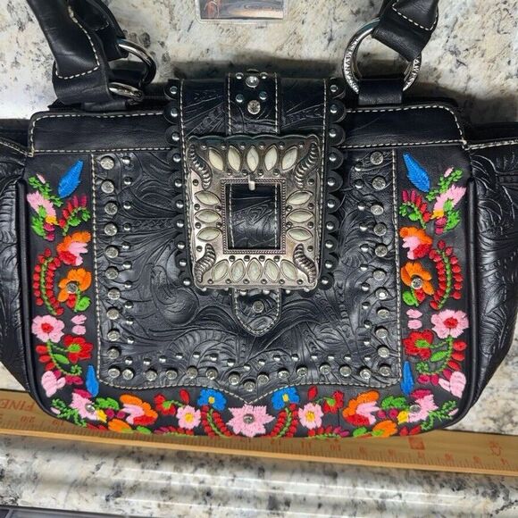 Montana West Buckle Collection Concealed Handgun Tote Includes Wallet - Picture 9 of 11